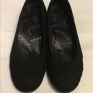 Sketchers air cooled memory foam shoes